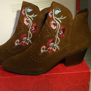 Carlos by Carlos Santana Leather Boots Embroidery